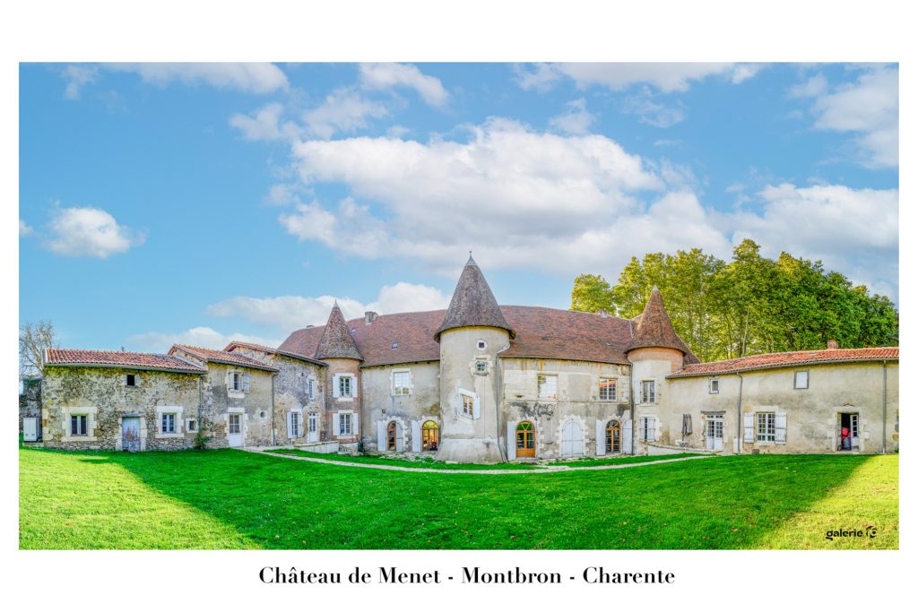 Photographie panoramique du Château de Menet à Montbron en Charente