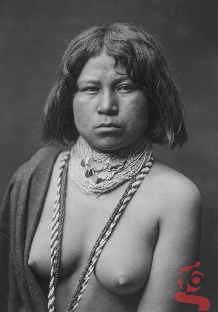 Portrait de Judith, jeune femme Mohave, photographiée par Edward S. Curtis en 1903