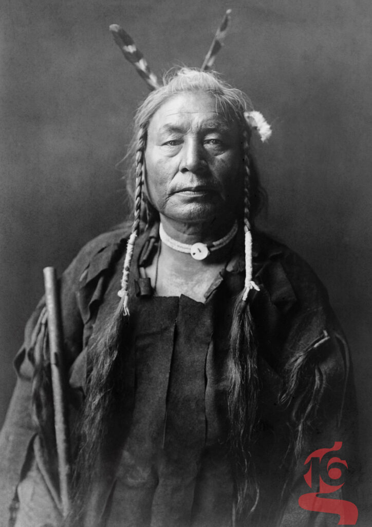 Sitting Elk, Apsaroke, photographié par Edward S. Curtis en 1908